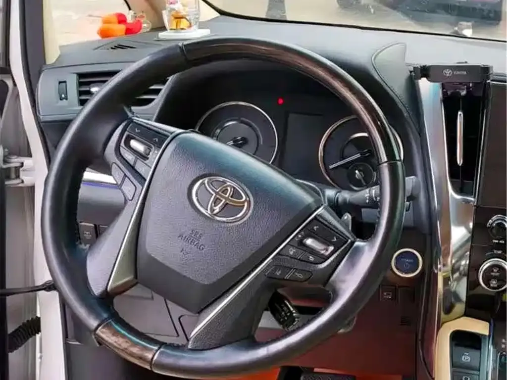 Toyota Vellfire — фото 3