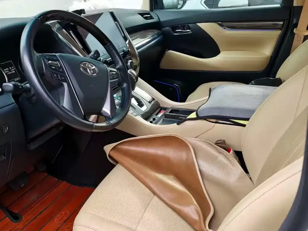 Toyota Vellfire — фото 5