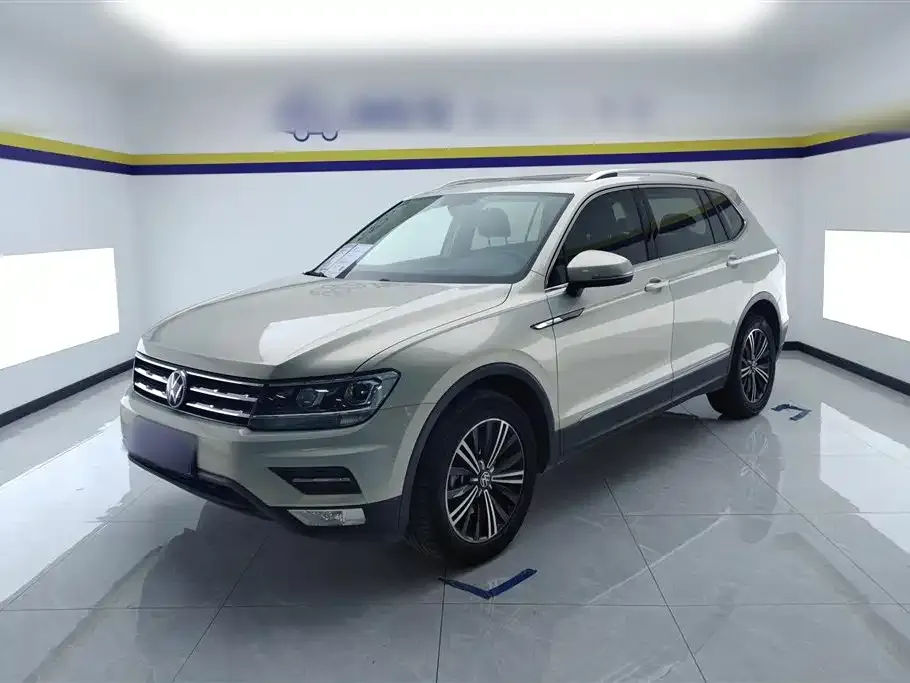 Volkswagen Tiguan L — фото 1