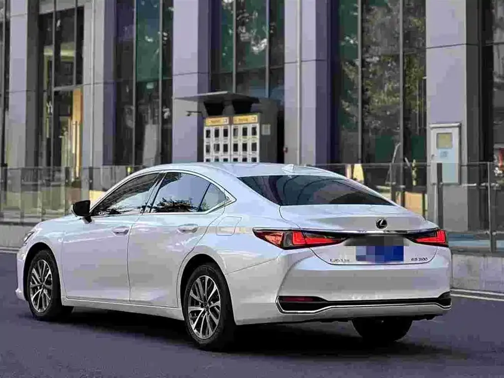 Lexus ES — фото 3