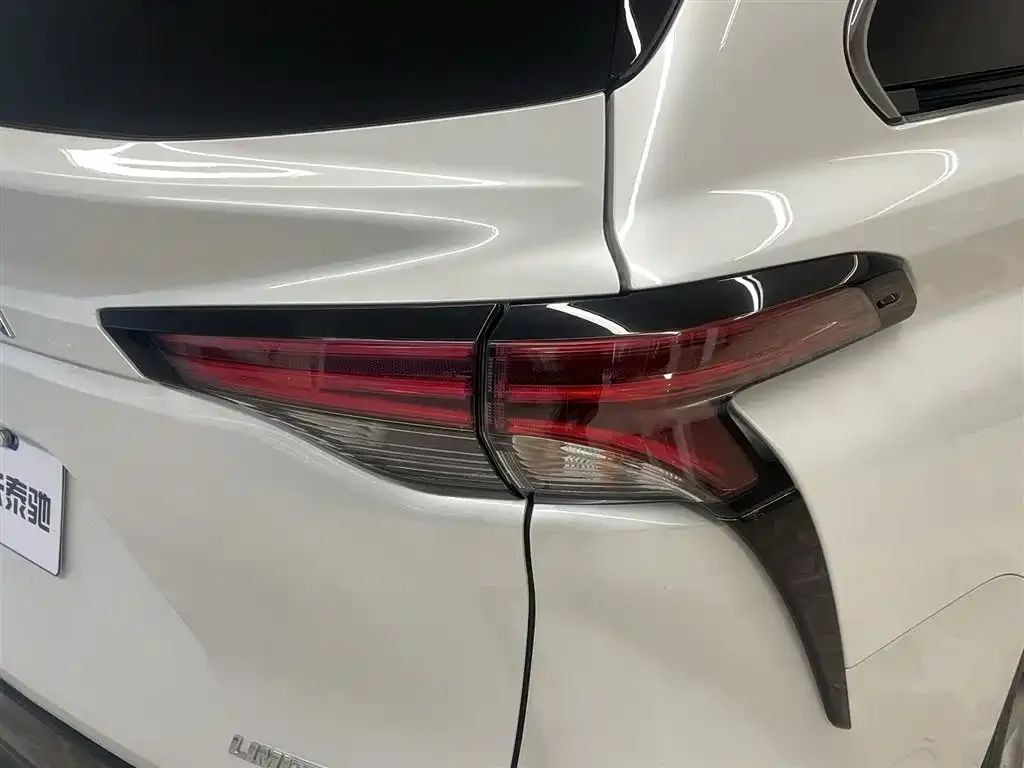 Toyota Sienna — фото 10