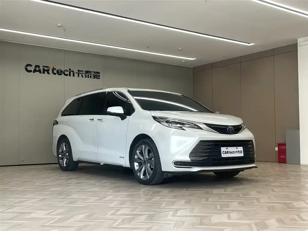 Toyota Sienna — фото 2