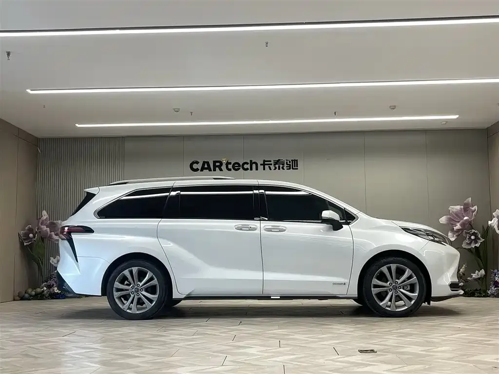Toyota Sienna — фото 4