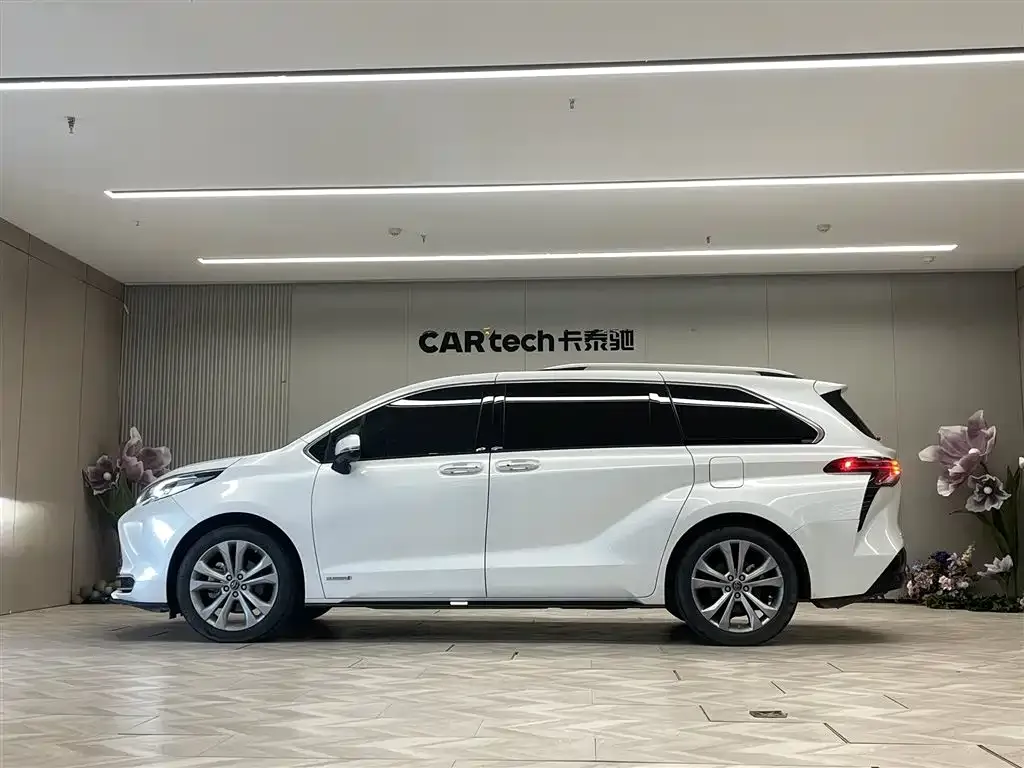 Toyota Sienna — фото 8