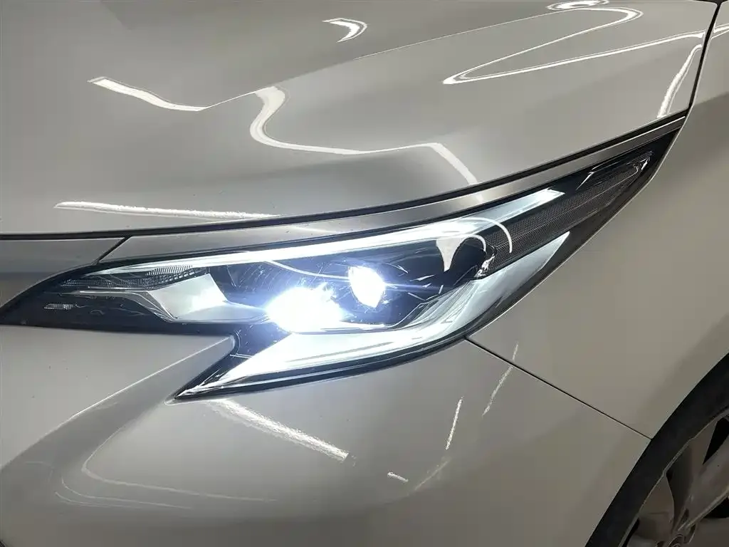 Toyota Sienna — фото 9