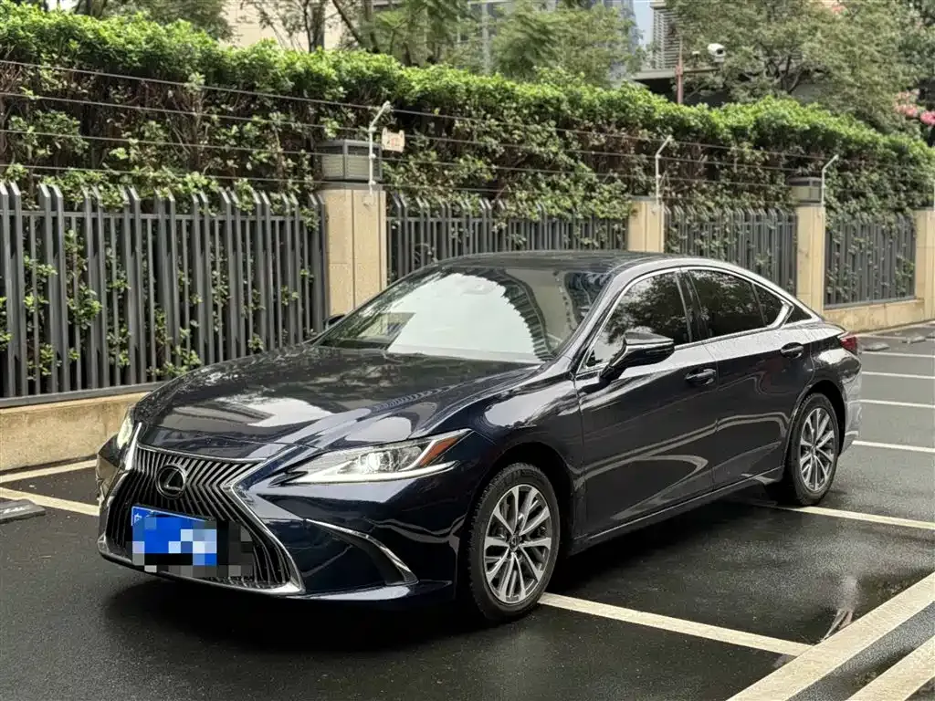 Lexus ES — фото 1