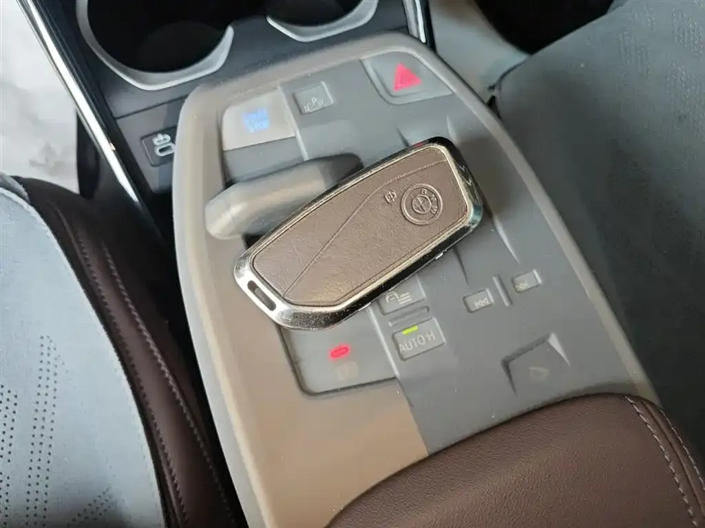 BMW iX1 — фото 9