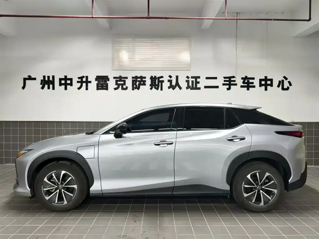Lexus RZ — фото 3