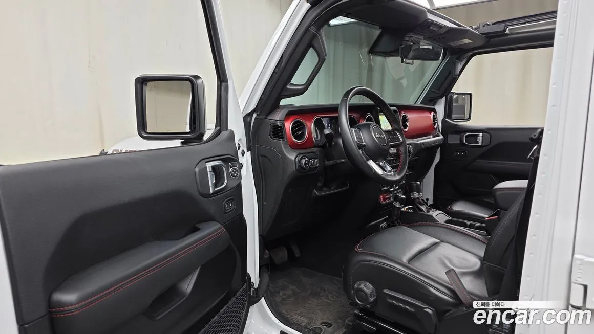 Jeep Wrangler — фото 10