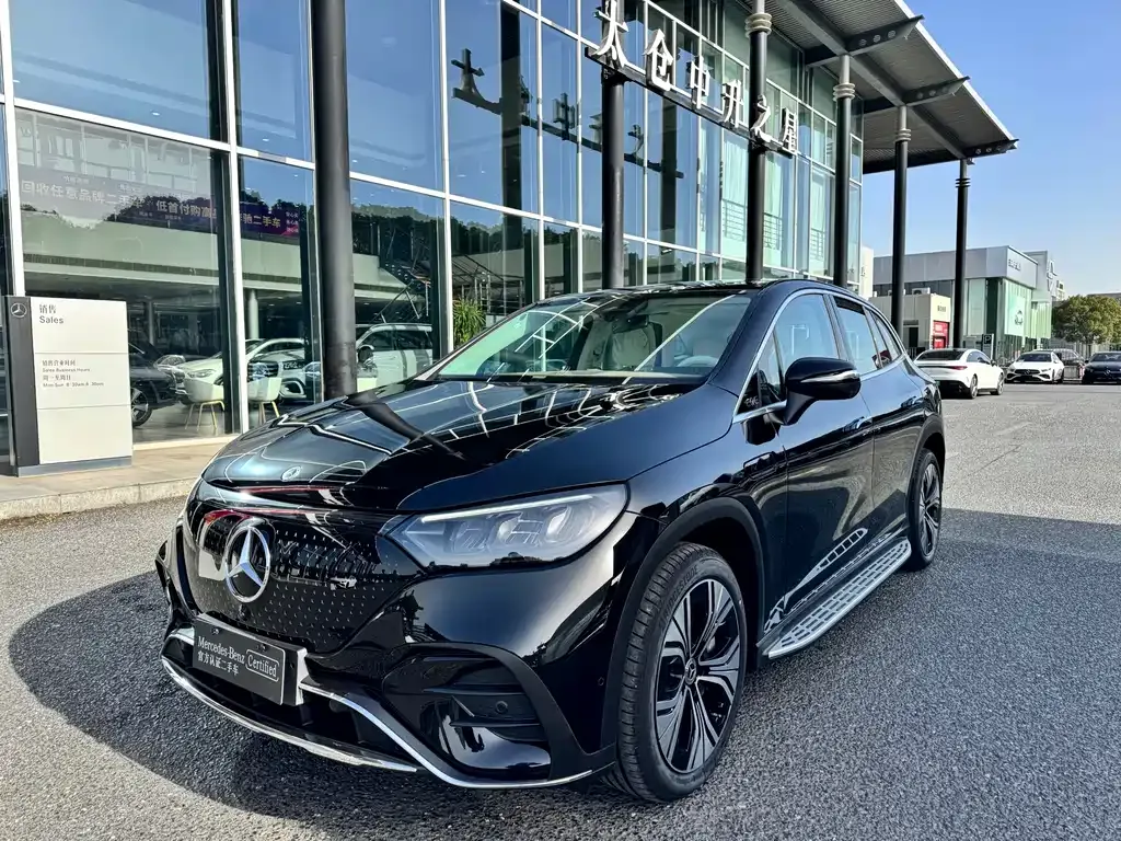 Mercedes-Benz EQE SUV — фото 1