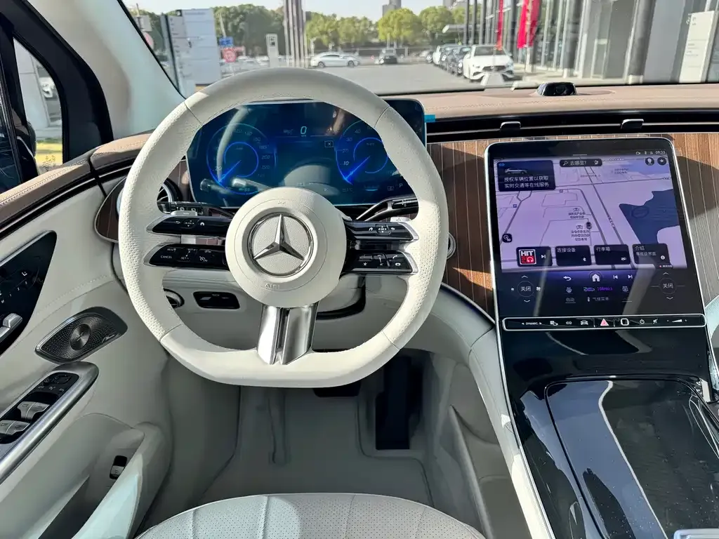 Mercedes-Benz EQE SUV — фото 10