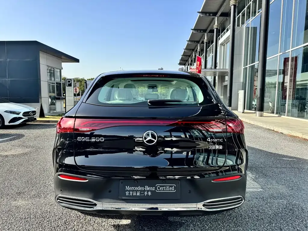 Mercedes-Benz EQE SUV — фото 5