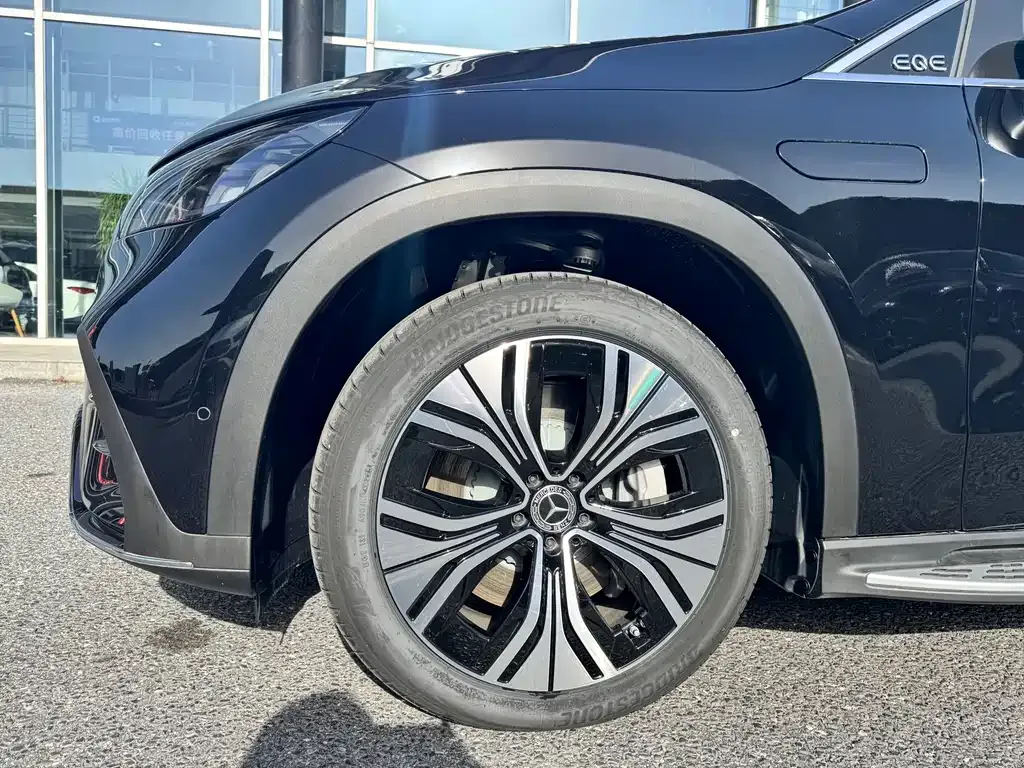 Mercedes-Benz EQE SUV — фото 8