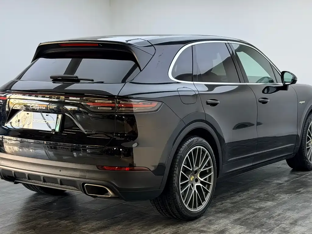 Porsche Cayenne Hybrid — фото 7
