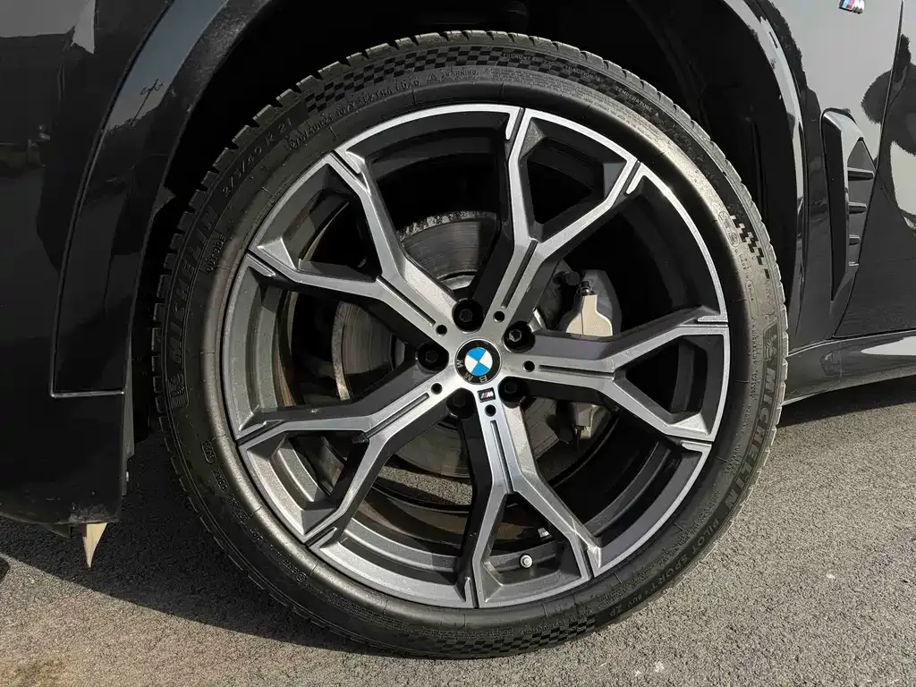 BMW X5 — фото 8