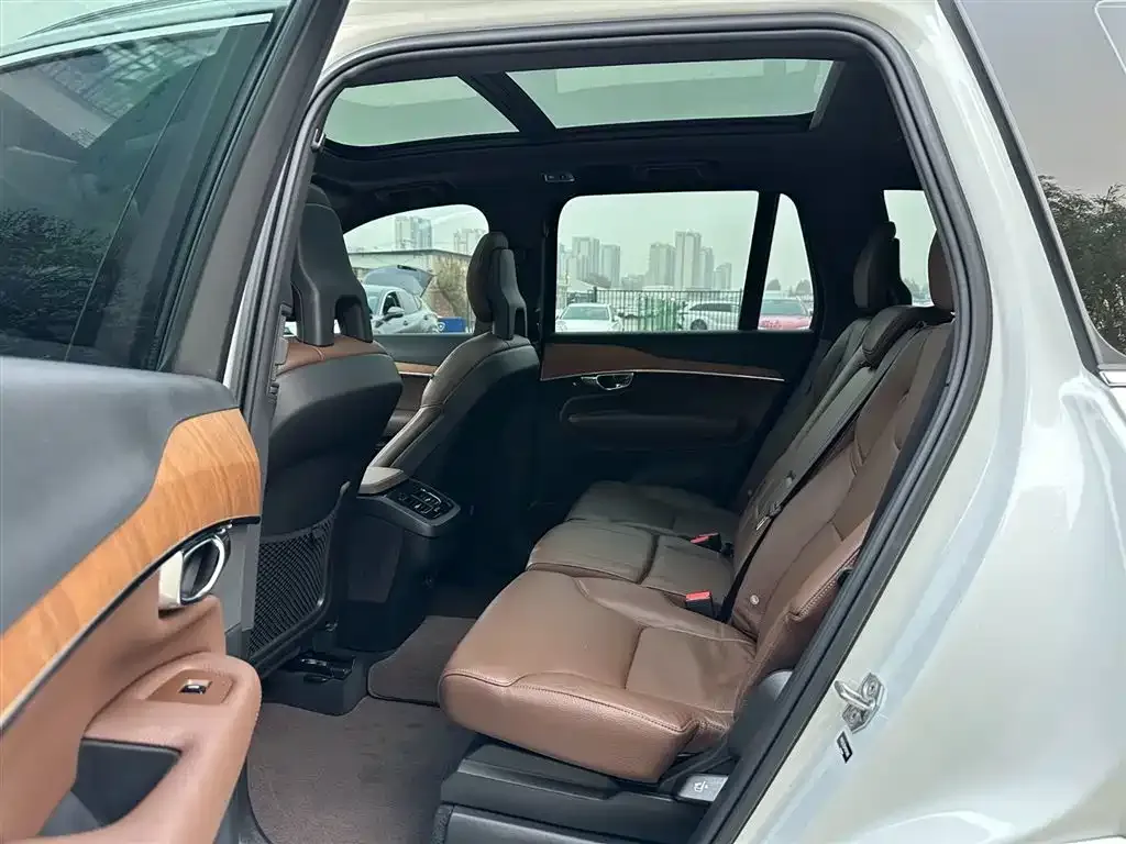 Volvo XC90 — фото 10