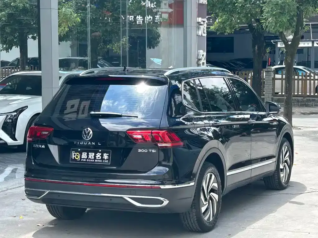 Volkswagen Tiguan L — фото 9