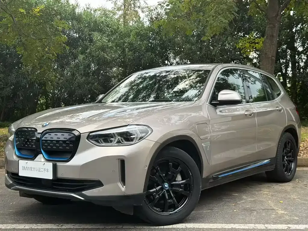 BMW iX3 — фото 1