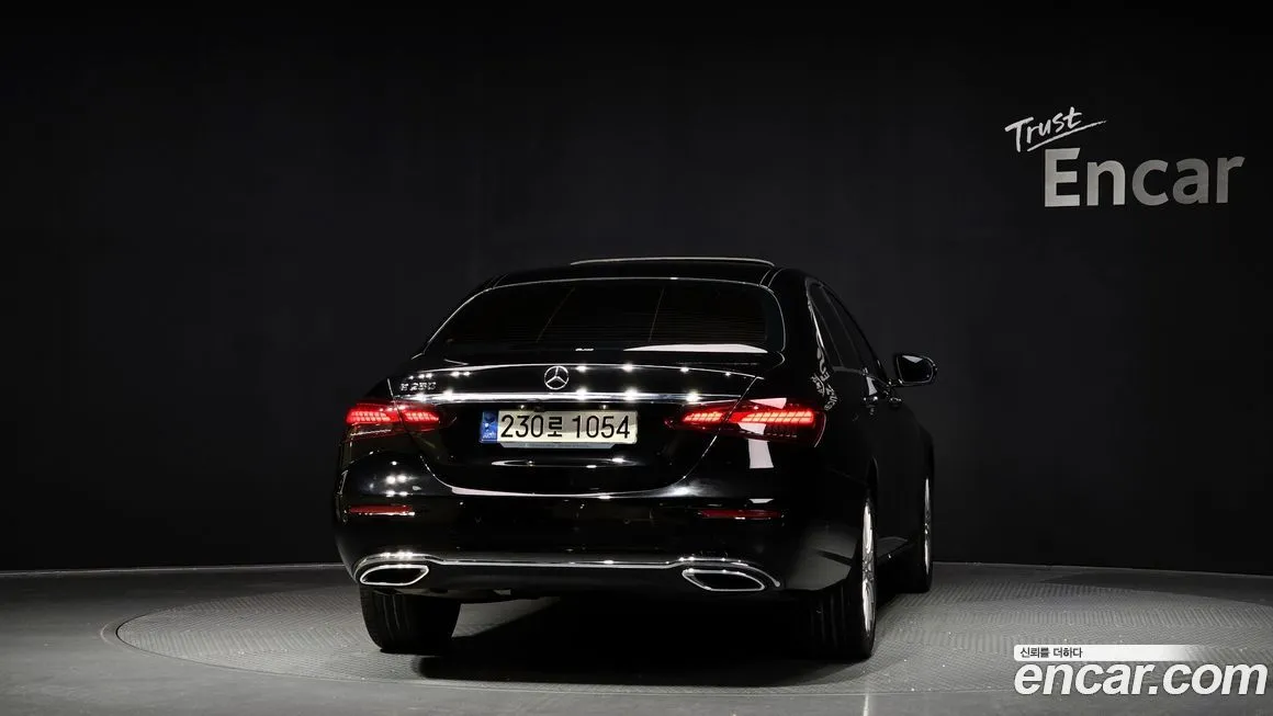 Mercedes-Benz E-Class — фото 4