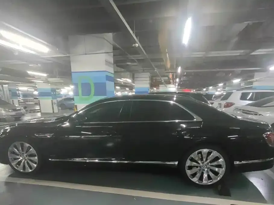 Bentley Flying Spur — фото 3