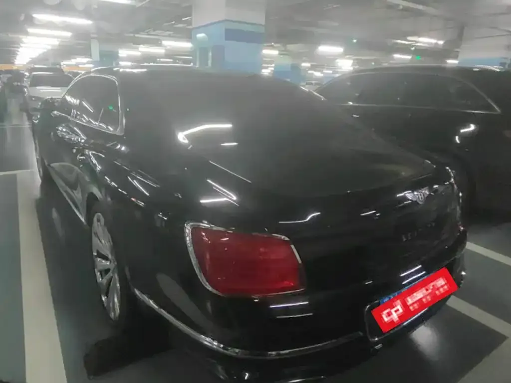 Bentley Flying Spur — фото 4