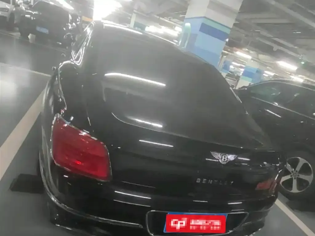 Bentley Flying Spur — фото 6