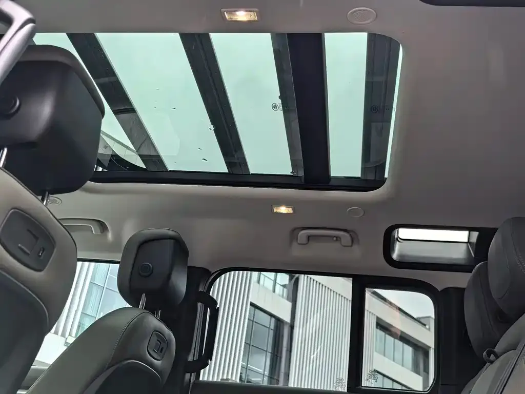 Land Rover Defender — фото 10