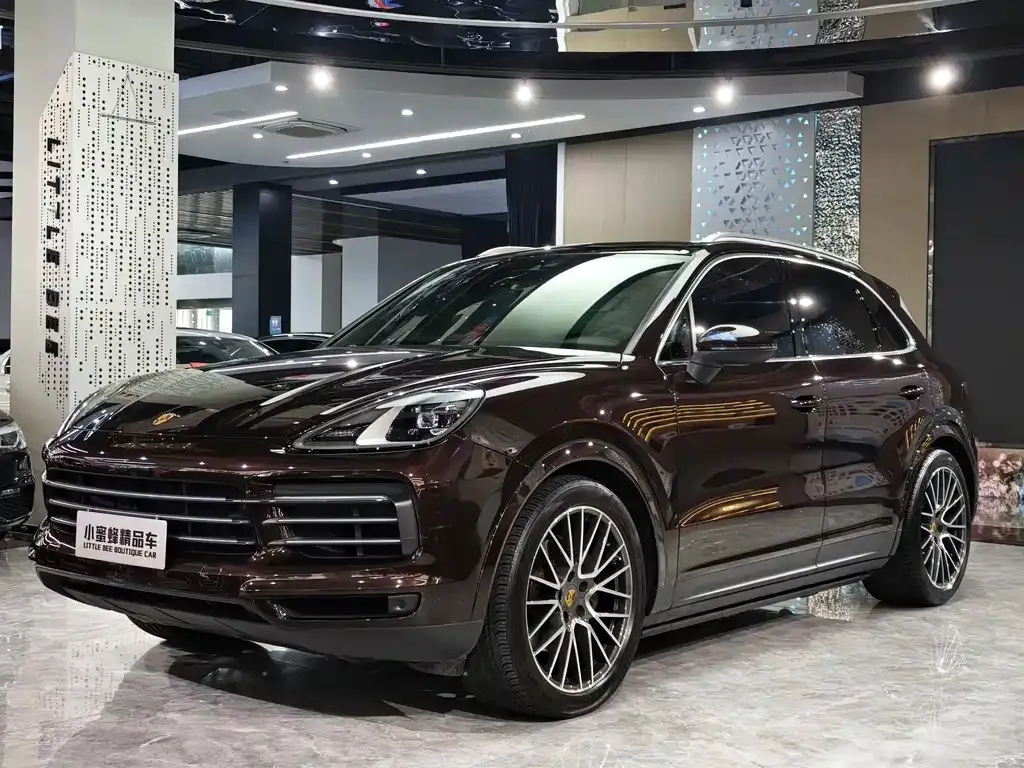 Porsche Cayenne — фото 1
