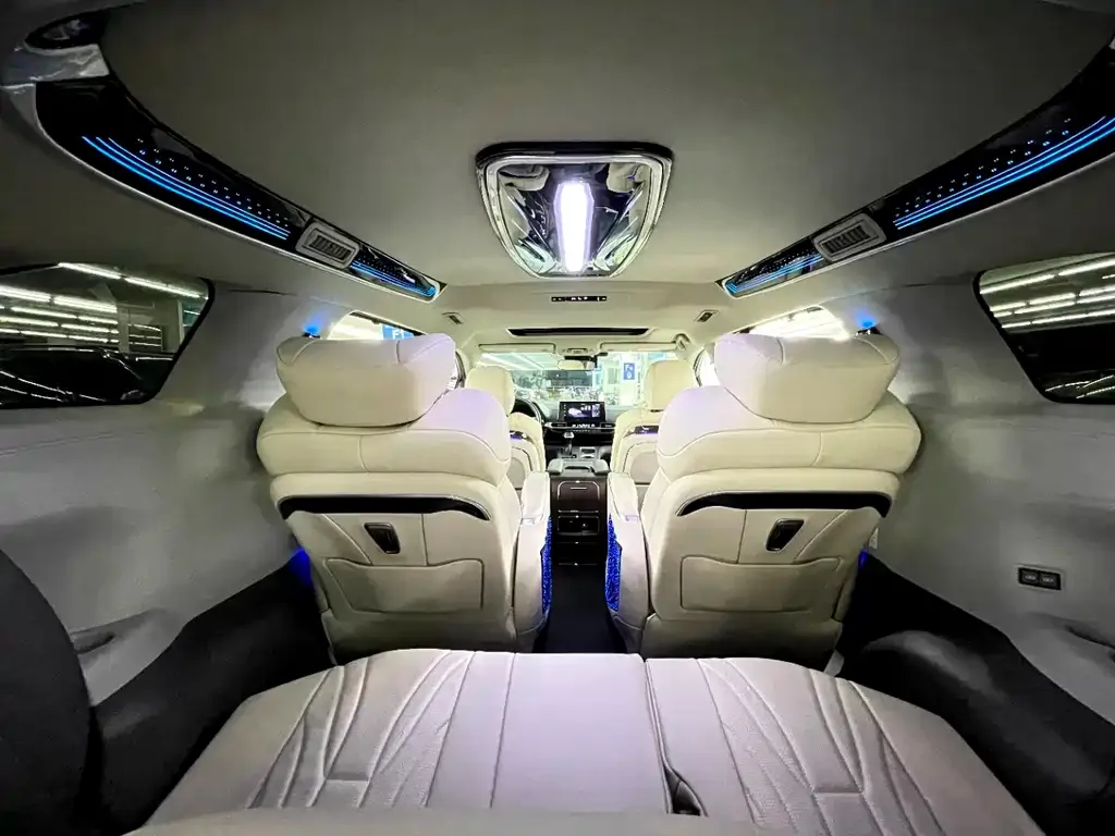 Toyota Granvia — фото 10