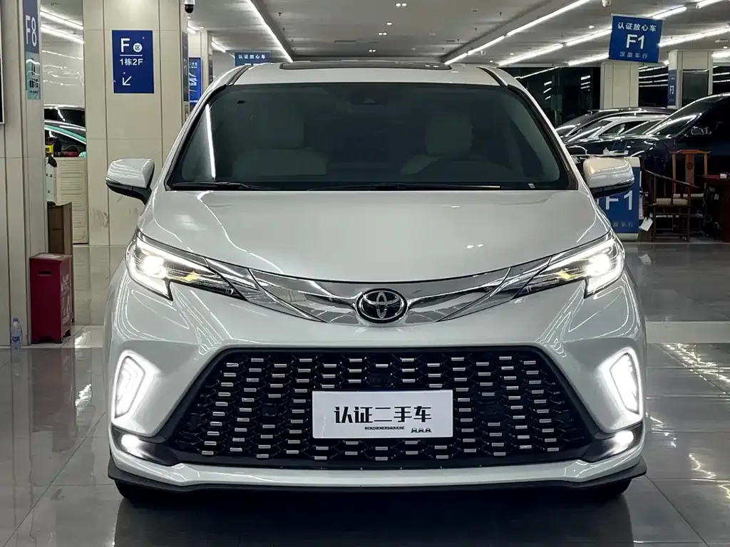 Toyota Granvia — фото 2