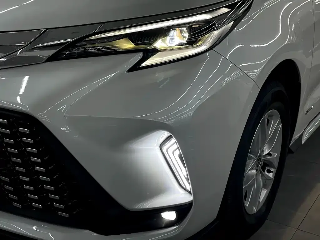Toyota Granvia — фото 4