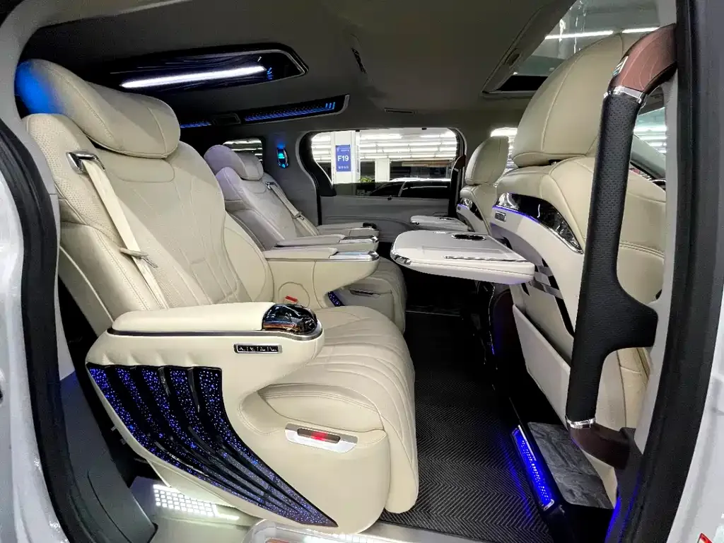 Toyota Granvia — фото 8
