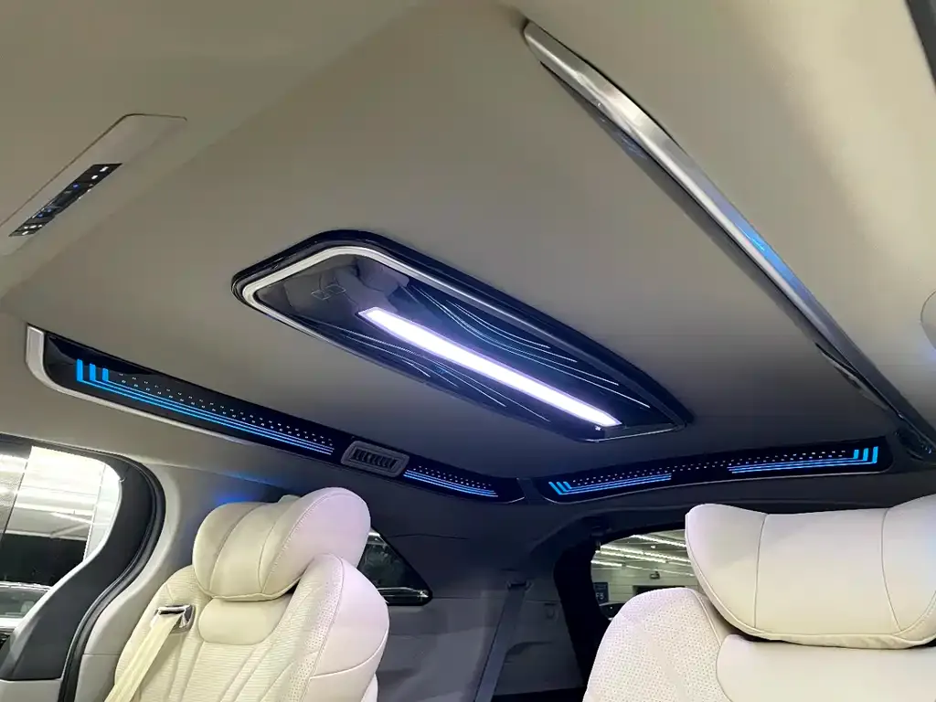Toyota Granvia — фото 9
