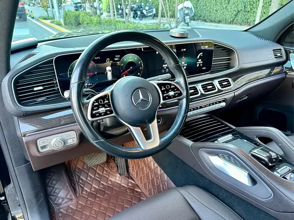 Mercedes-Benz GLS — фото 9