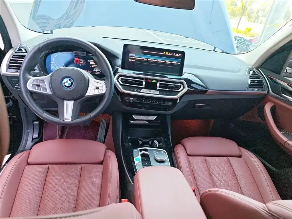 BMW iX3 — фото 10