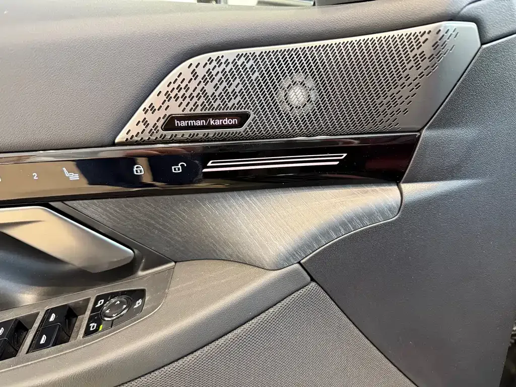 BMW 5 Series — фото 10