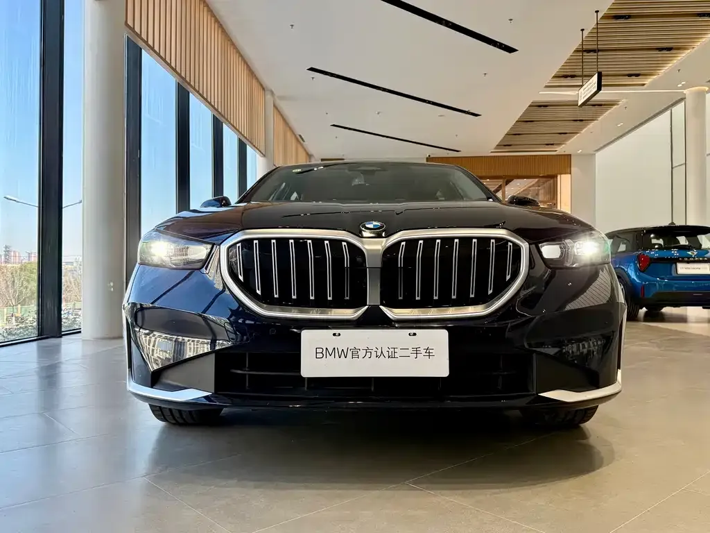 BMW 5 Series — фото 5