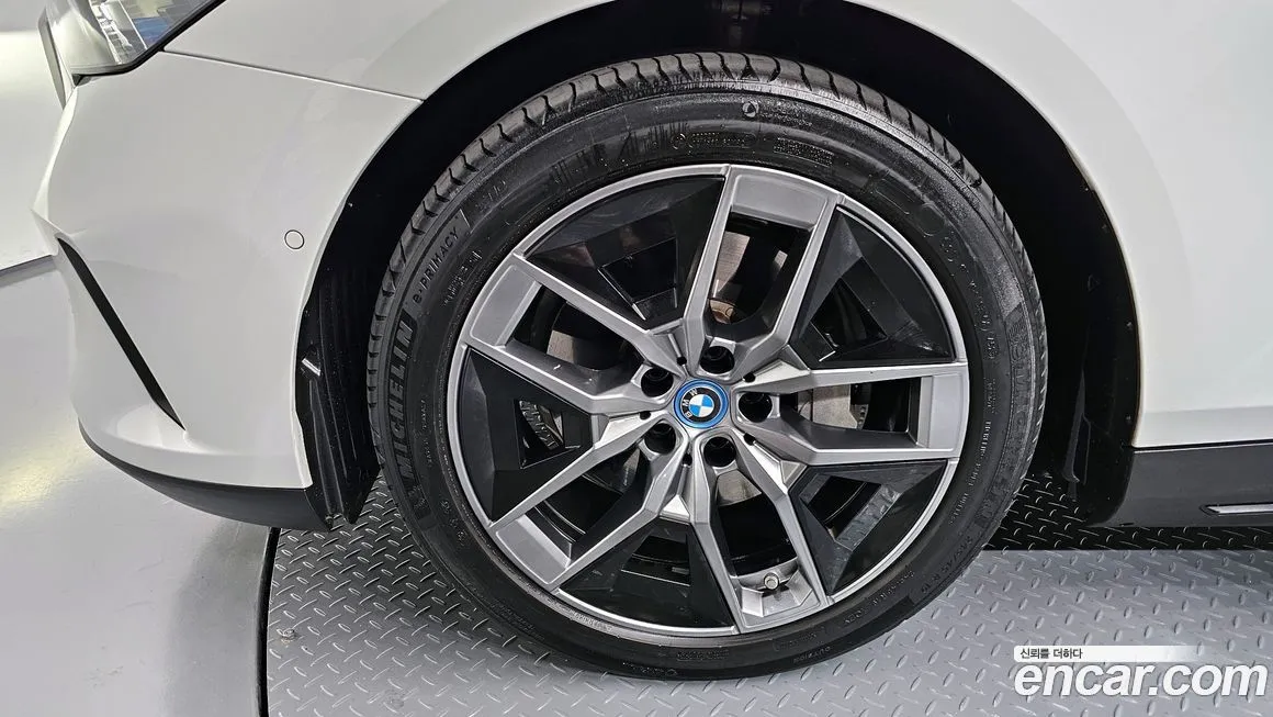BMW i5 — фото 5