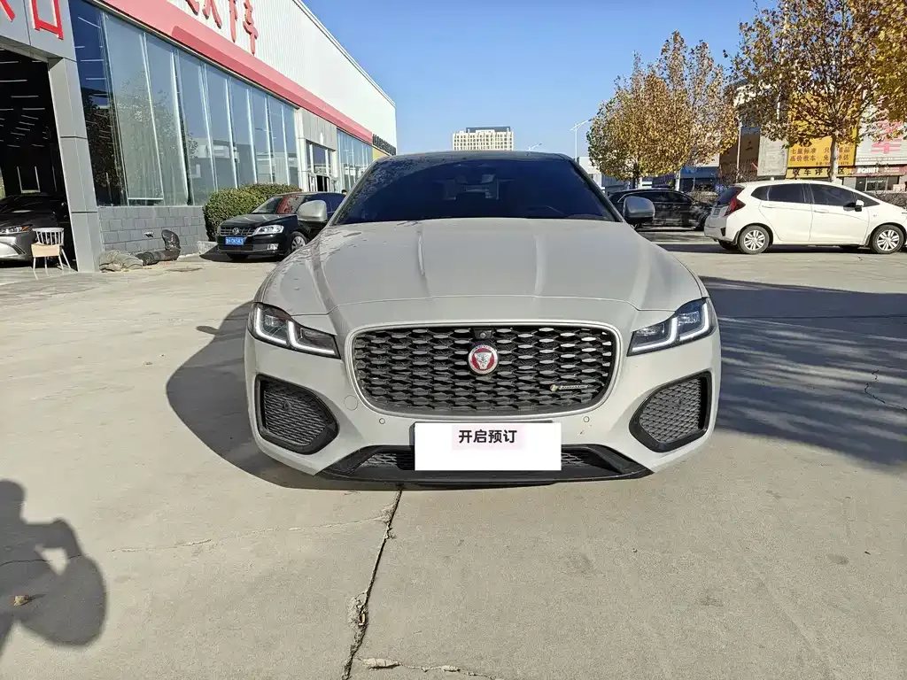 Jaguar XFL — фото 1