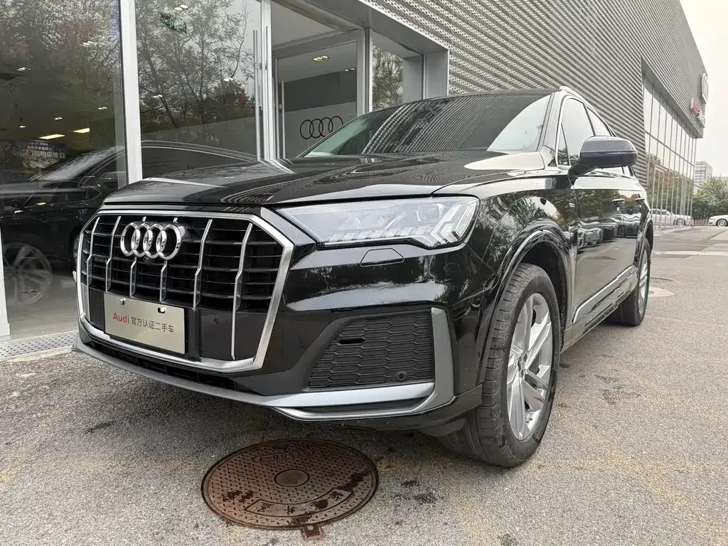 Audi Q7 — фото 1