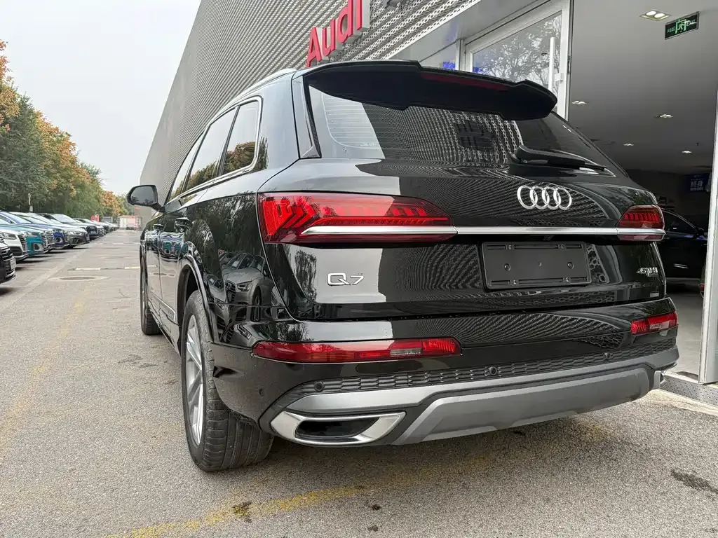 Audi Q7 — фото 9