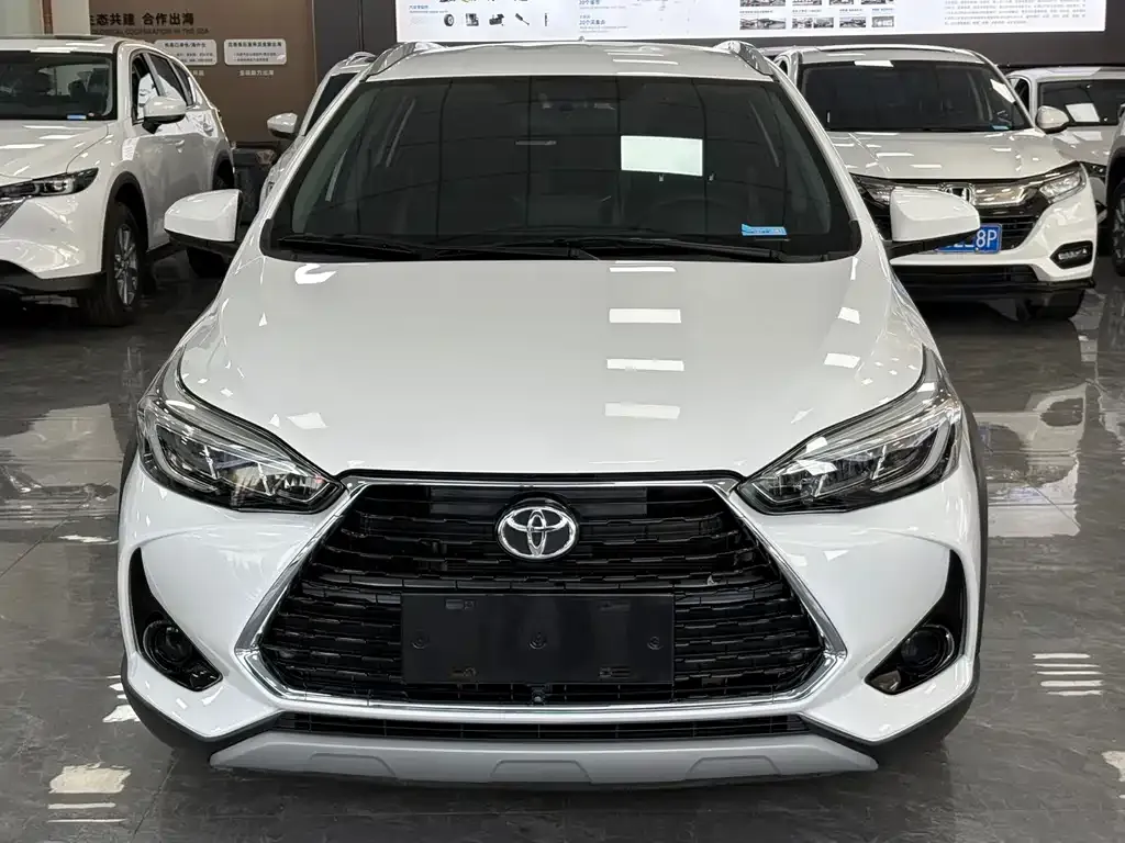 Toyota Yaris L — фото 2