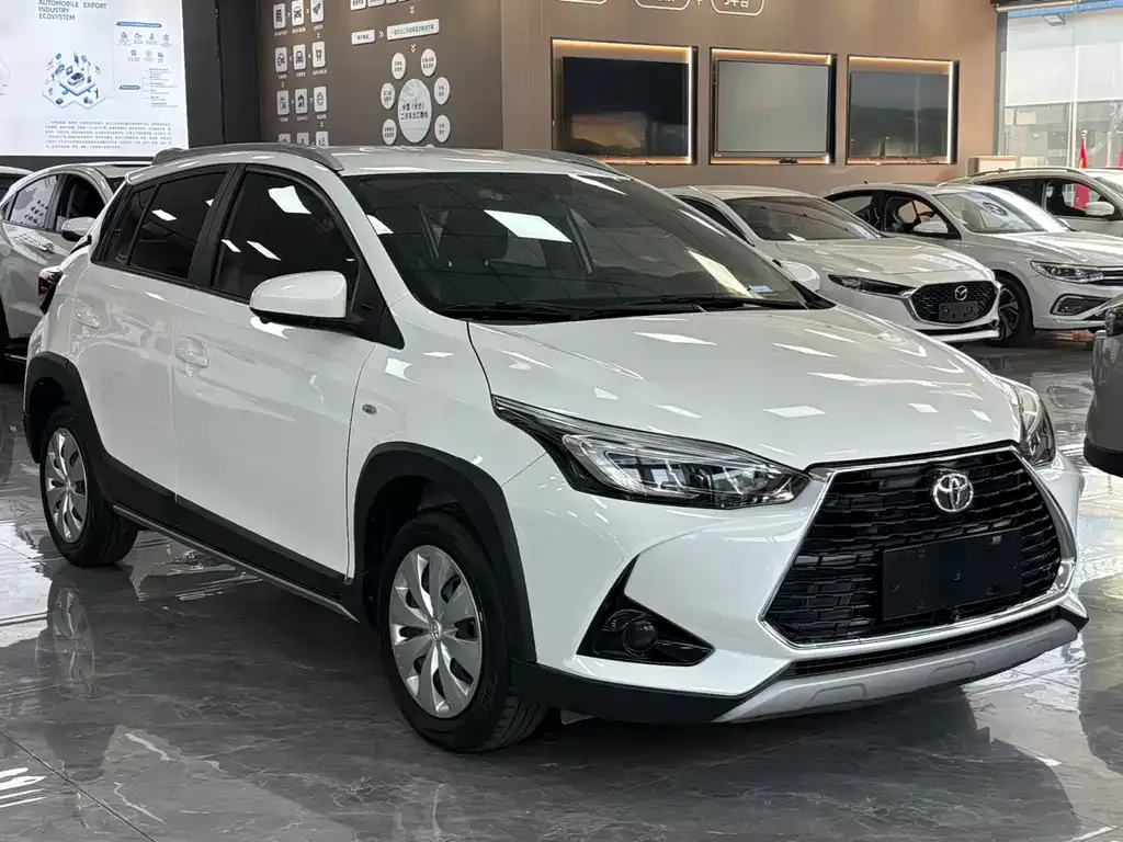 Toyota Yaris L — фото 3