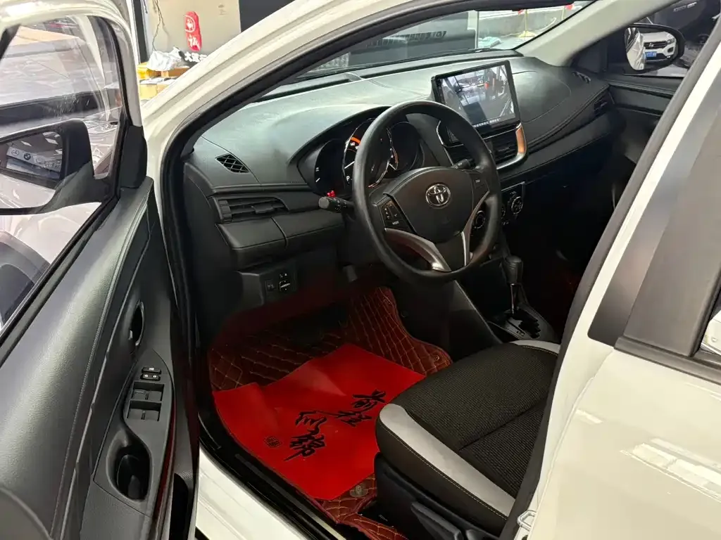Toyota Yaris L — фото 5