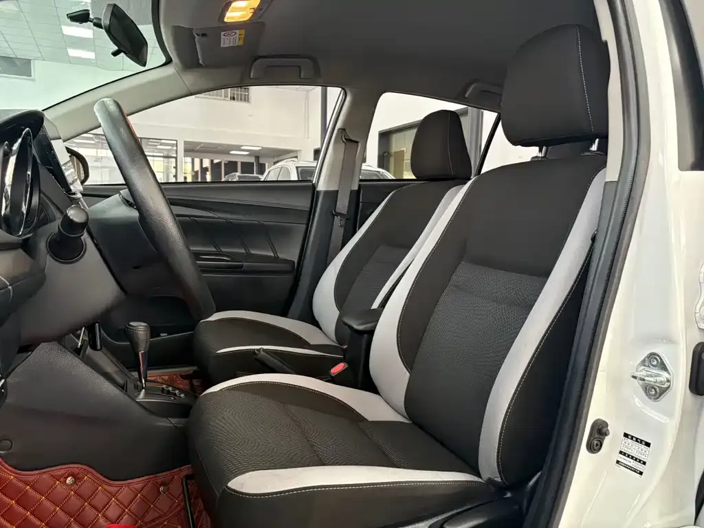 Toyota Yaris L — фото 6