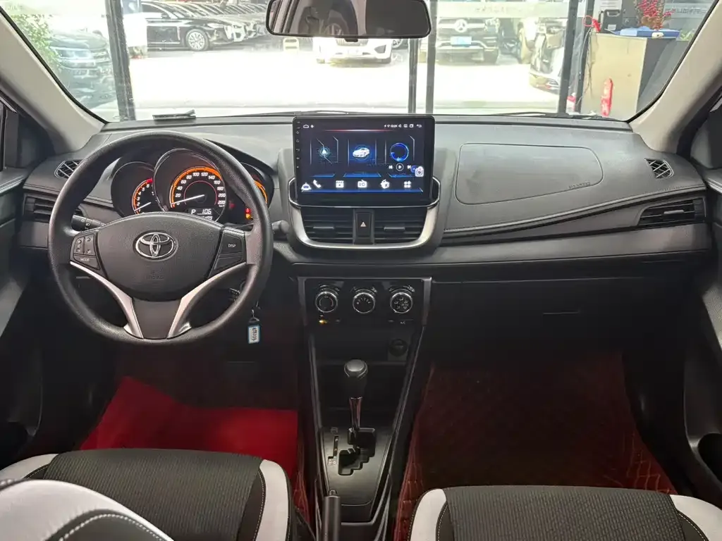 Toyota Yaris L — фото 8