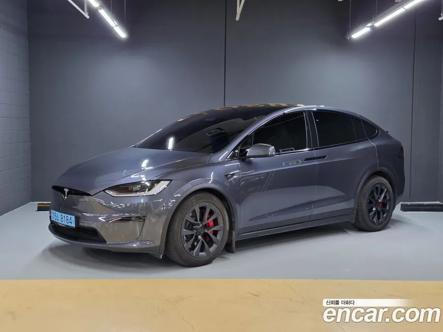 Tesla Model X — фото 1