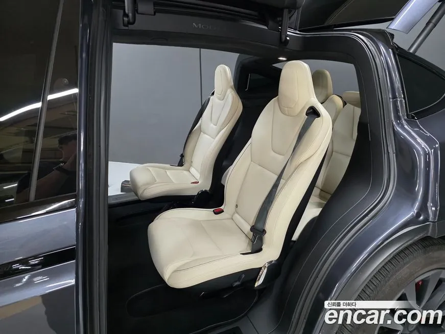 Tesla Model X — фото 9