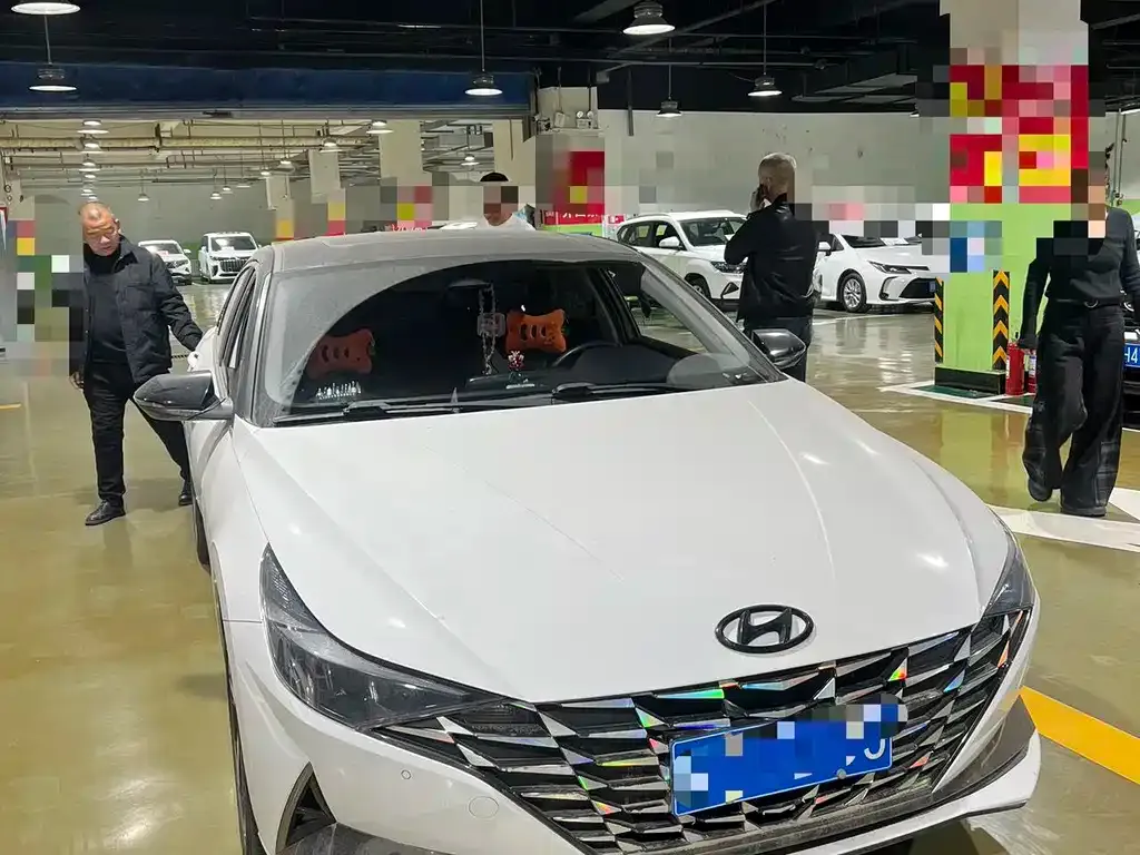 Hyundai Elantra — фото 2
