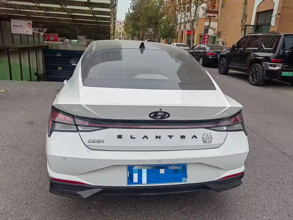 Hyundai Elantra — фото 3